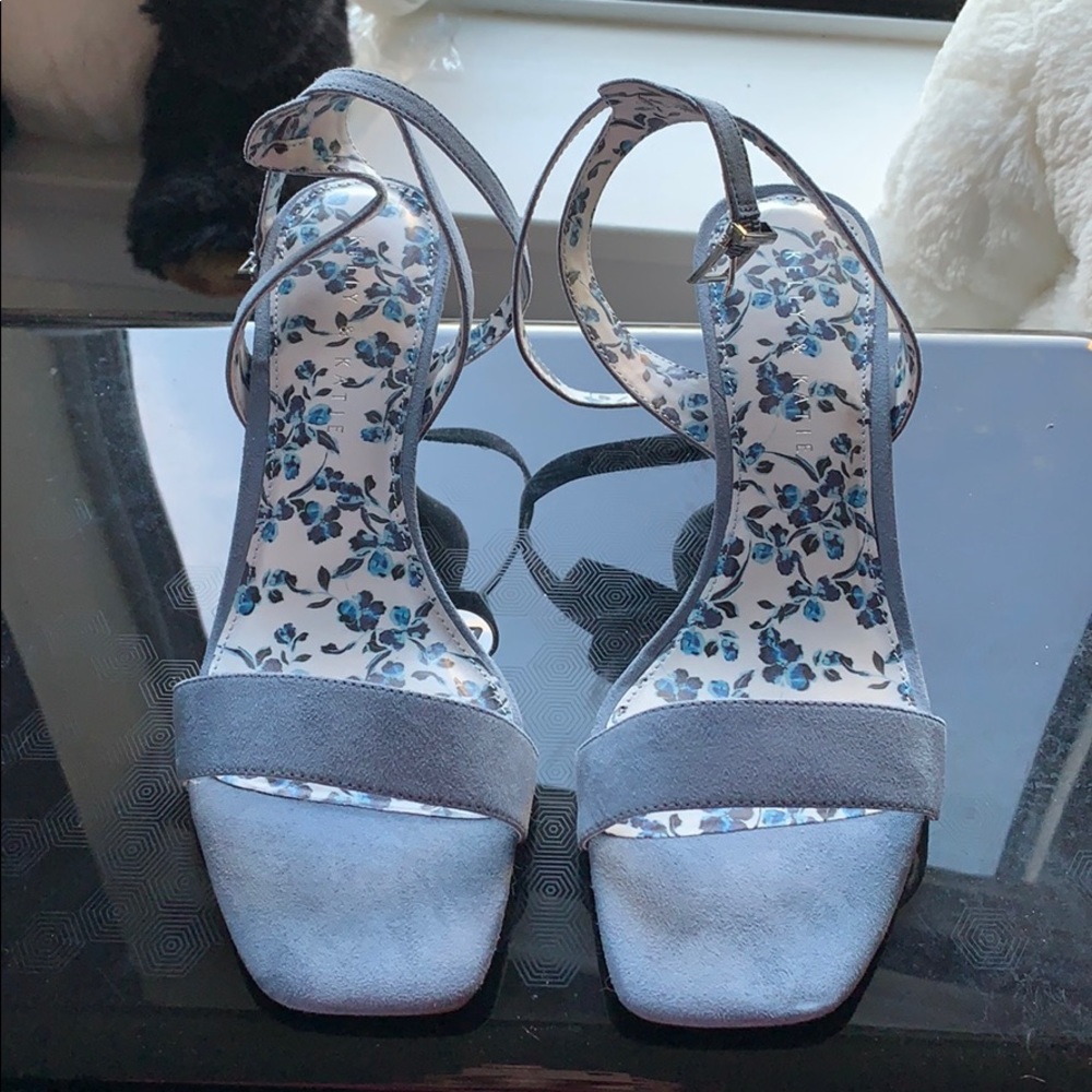 Kelly & Katie blue sued pumps